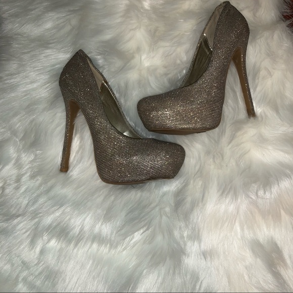 Heels - Picture 3 of 3